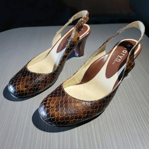 Taryn Rose Brown‎ Leather Stamped Heels Women's 8